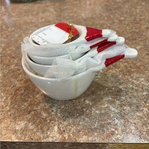 Home Essentials Red and White Santa face measuring cups NWT never used cute